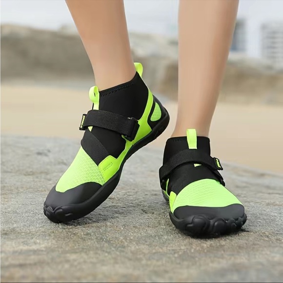 NWT!!! Mens stylish no lace 3/4 water shoes; 11 - Picture 6 of 7